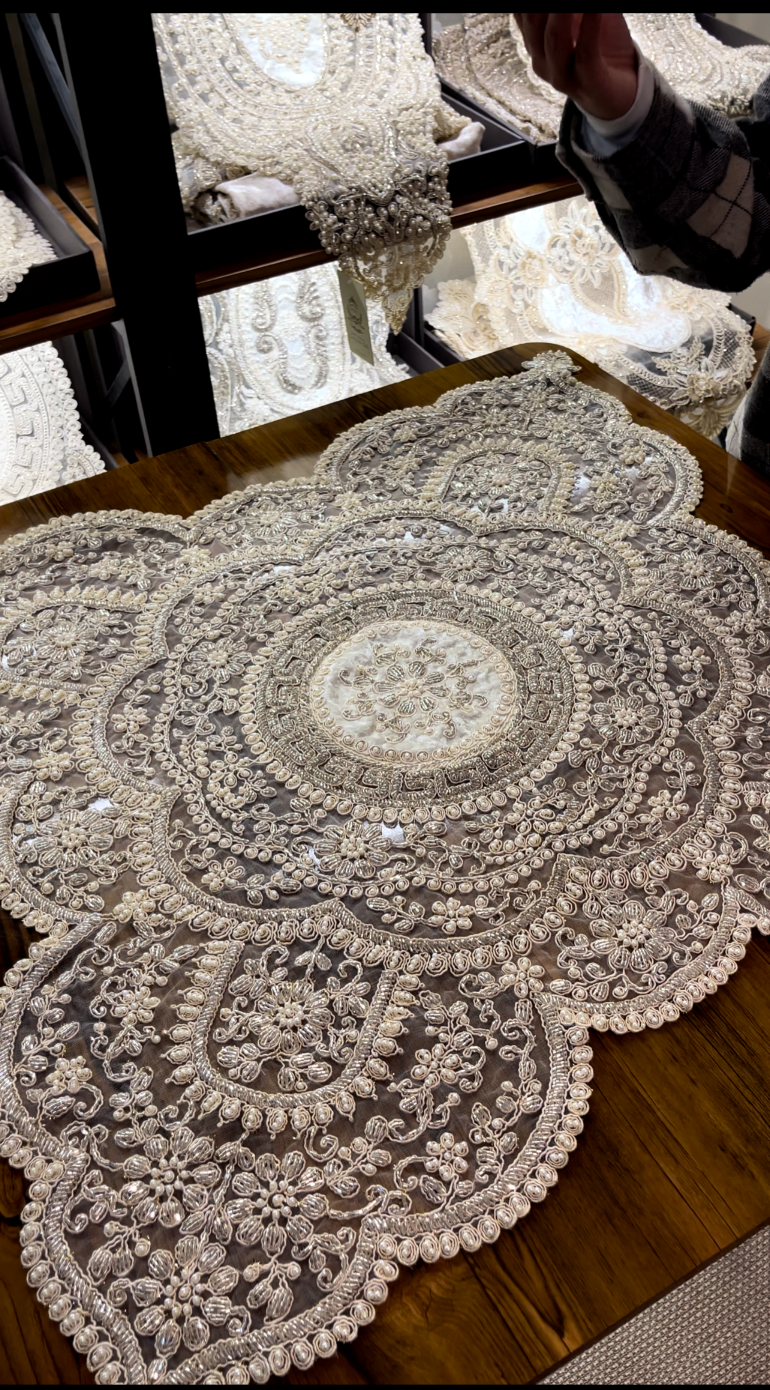 ورساچ ۶ جواهردوزی✨(کاراملی)